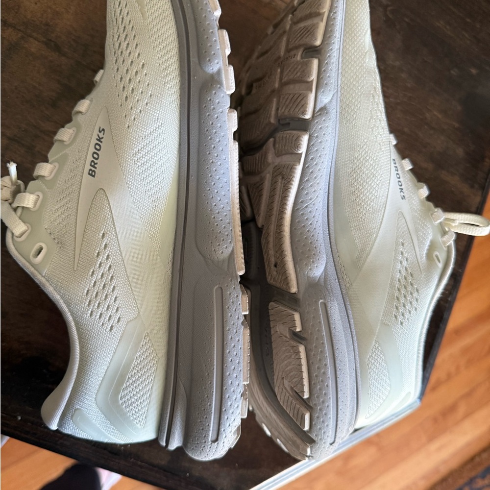 Brooks Ghost Mint Green shoes - Picture 8 of 9